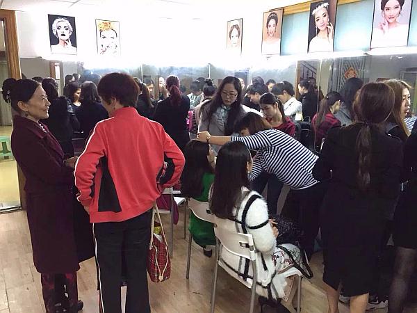活动-艺术化妆师——免费培训！天掉馅饼，惠东人接住啦！