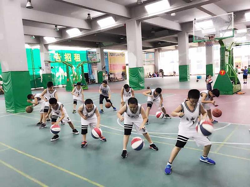 活动-自由人篮球寒假培训班、体育中考训练班