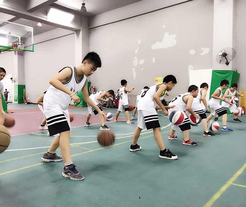 活动-自由人篮球寒假培训班、体育中考训练班