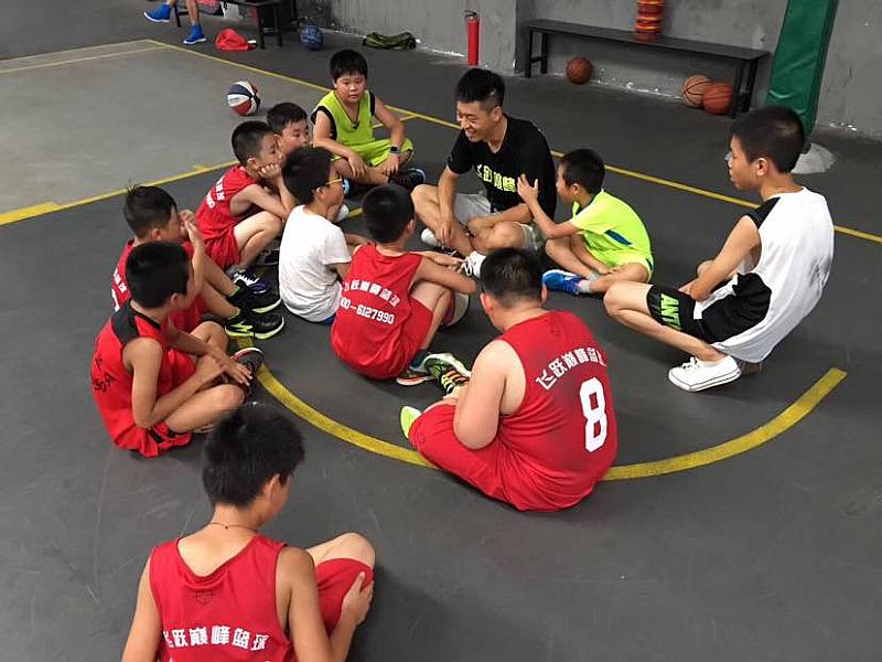 活动-飞跃巅峰篮球训练营体验课