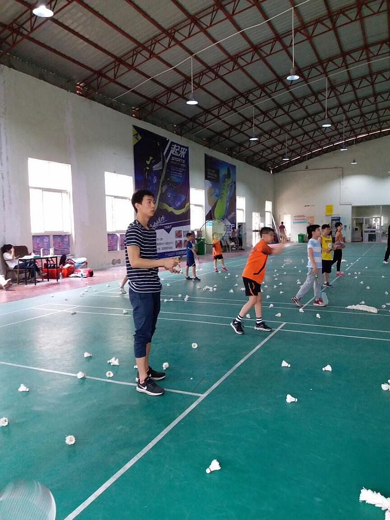 活动-让孩子在繁忙的学业中抽一点时间出来锻炼么，羽毛球篮球试听课可以约了！