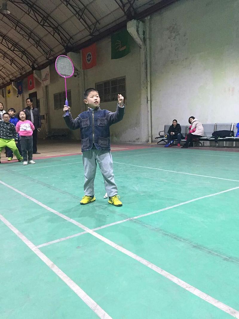 活动-让孩子在繁忙的学业中抽一点时间出来锻炼么，羽毛球篮球试听课可以约了！