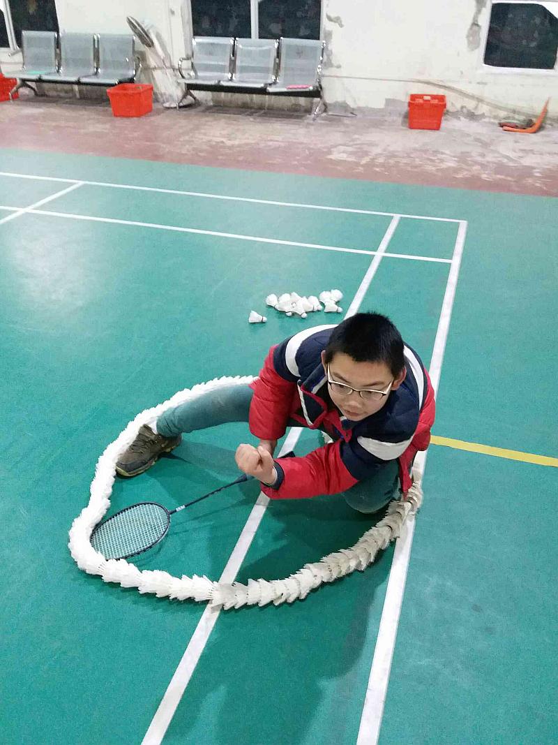 活动-让孩子在繁忙的学业中抽一点时间出来锻炼么，羽毛球篮球试听课可以约了！