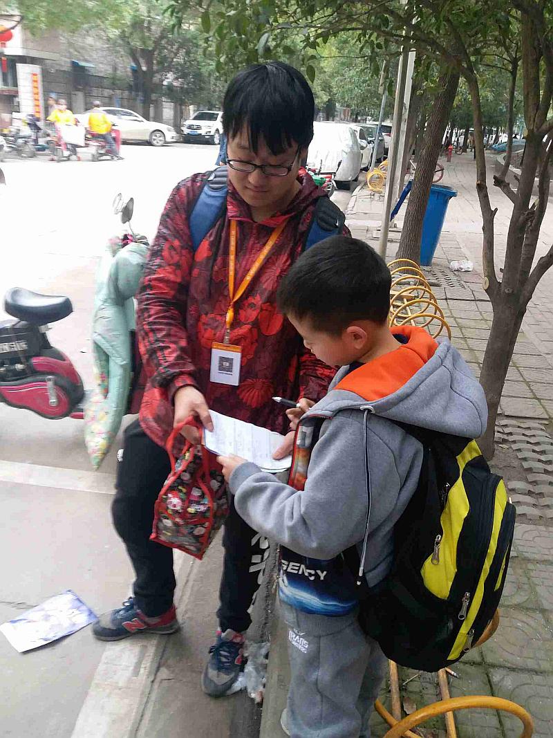 活动-让孩子在繁忙的学业中抽一点时间出来锻炼么，羽毛球篮球试听课可以约了！