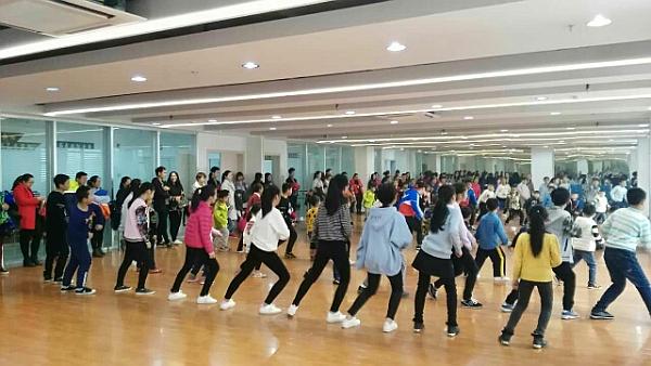 活动-98元10课时少儿街舞爵士舞入门体验班抢购中