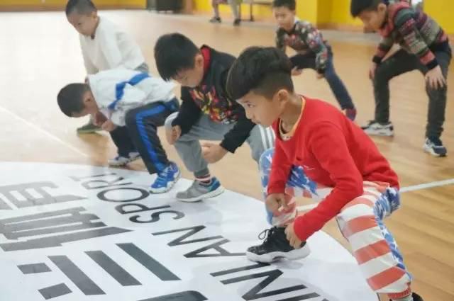 活动-昕兰青少年篮球营暑假班开课通知