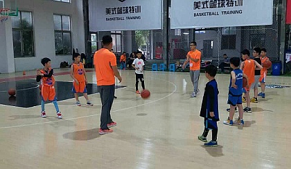 宏远时代体育篮球羽毛球体验课