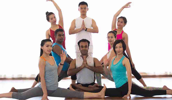 青岛万怡瑜伽教练班开课了！！！收费的详细请咨询